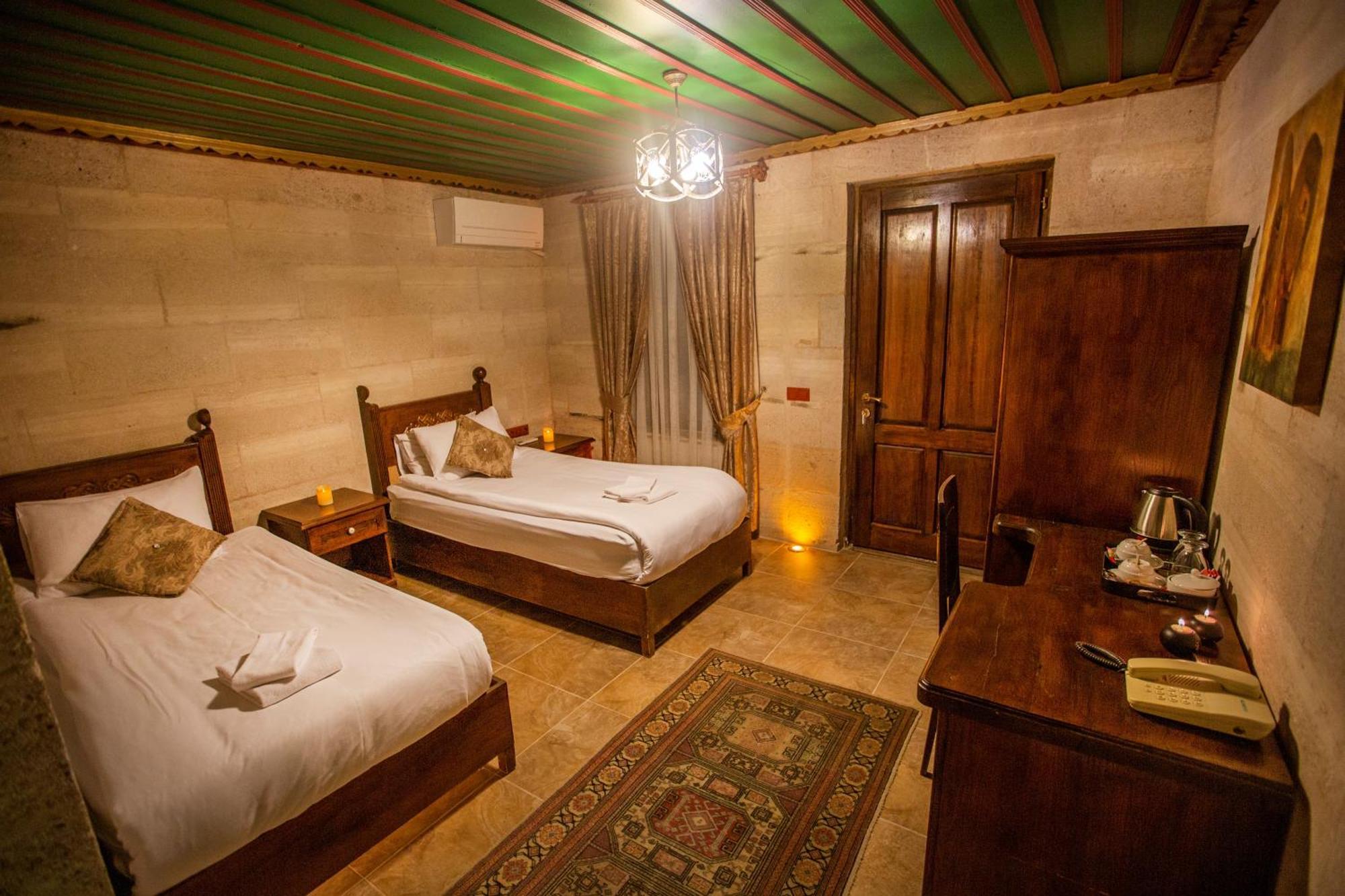 Hermes Cave Hotel 2*